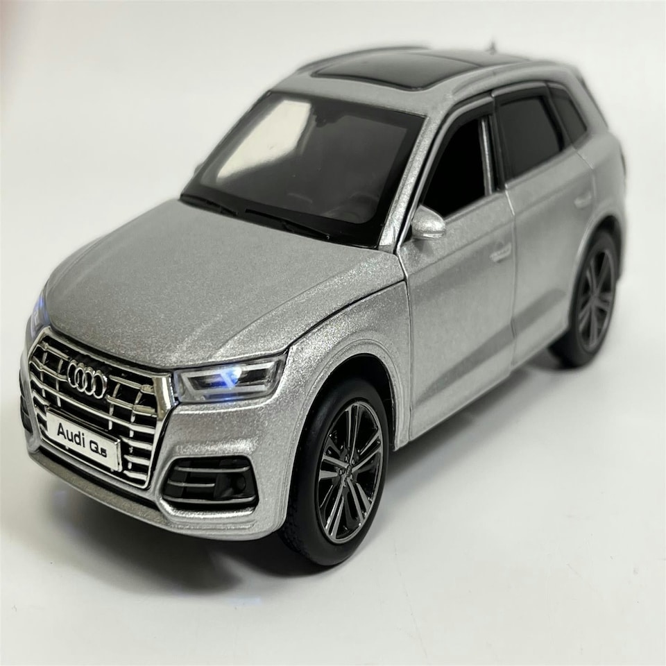 image 1 of Audi Q5 Silver LHD Light and Sound 1:32 Scale Tayumo 32140024
