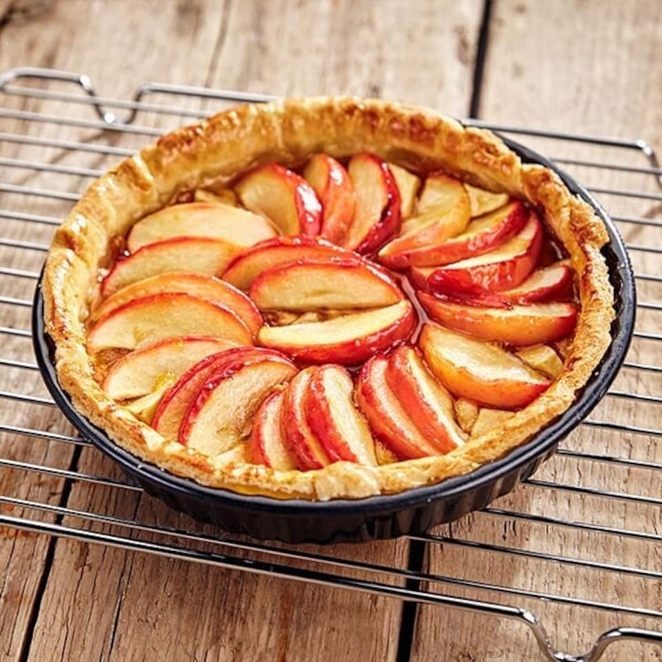 image 1 of Stellar Bakeware 8" Fluted Flan Loose Base