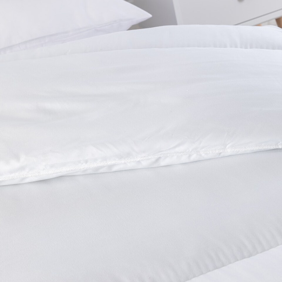 image 1 of Summer 4.5 Tog Microfibre Soft Like Down Duvet + 2 Pillows With Non Allergenic Hollowfibre Filling King White