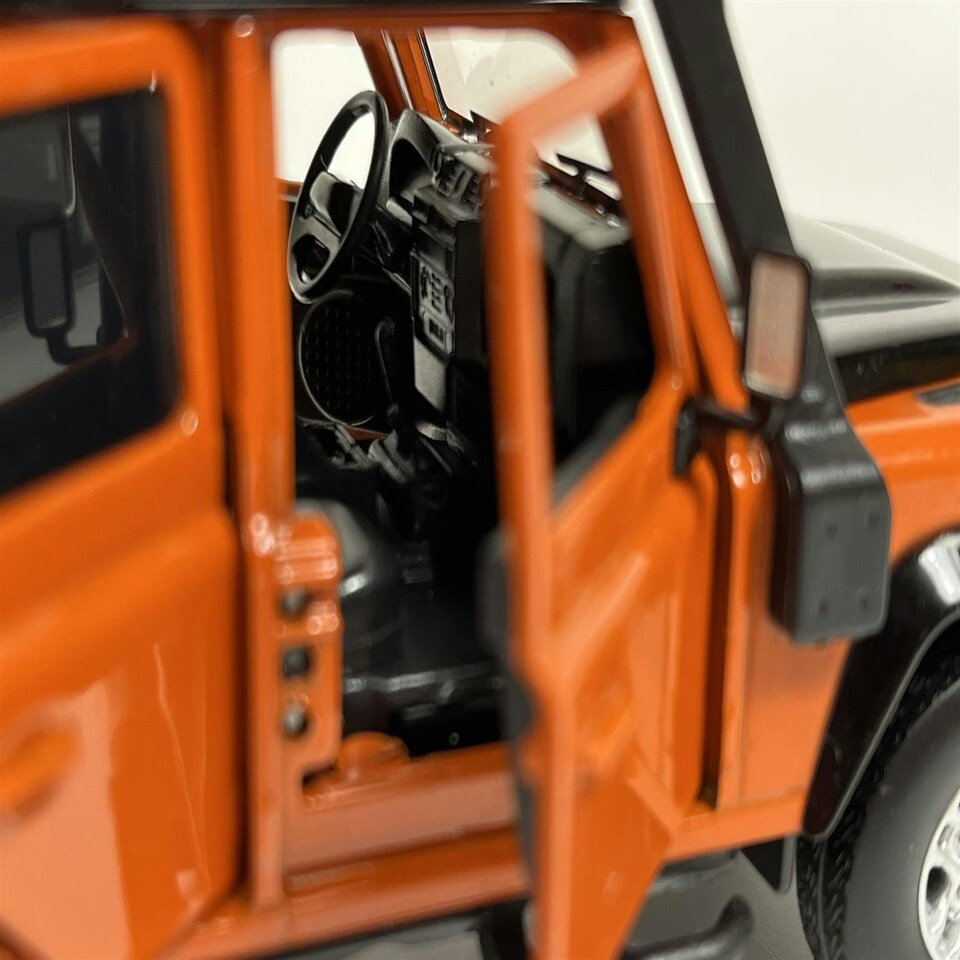 image 1 of Land Rover Defender 110 Orange LHD 1:32 Light & Sound Tayumo 32105010