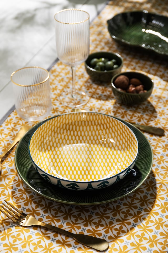 image 1 of Mikasa Set of 4 Green Leaf 2 Toned Stoneware Pasta Bowls