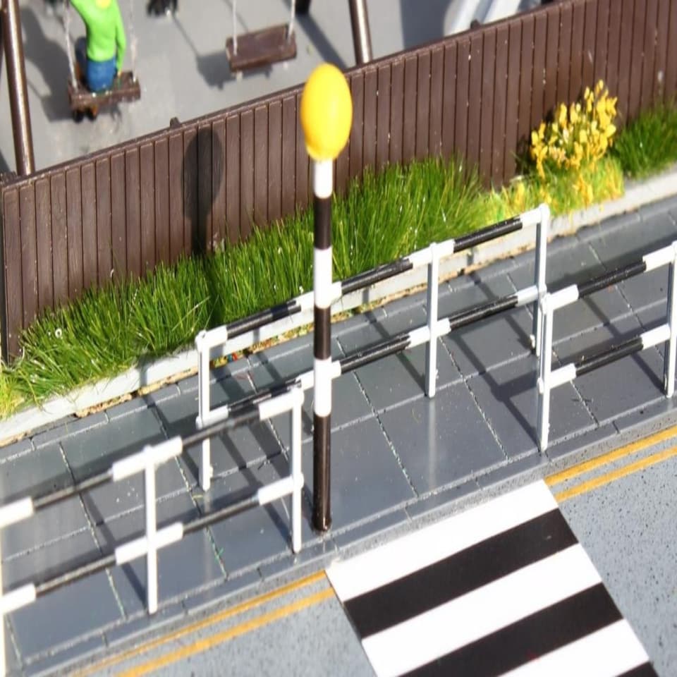 image 1 of Gaugemaster Highways Railings (6)