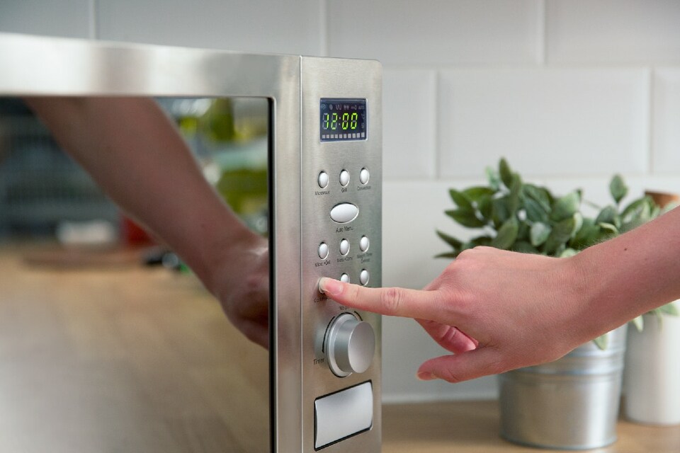 image 1 of Russell Hobbs RHM2574 Combination Microwave 25L 900W Silver Digital Grill & Oven