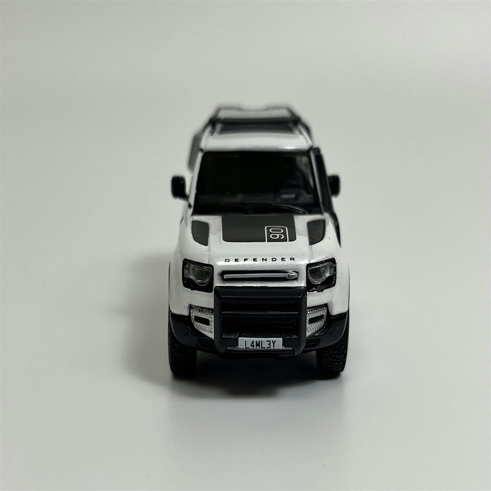image 1 of Land Rover Defender 90 White Metallic 1:64 Scale Tarmac Works T64G019WH