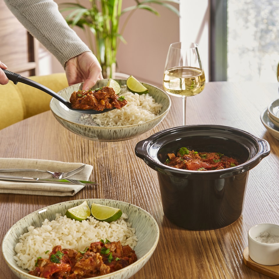 image 1 of MORPHY RICHARDS ROUND 1.5L SLOW COOKER