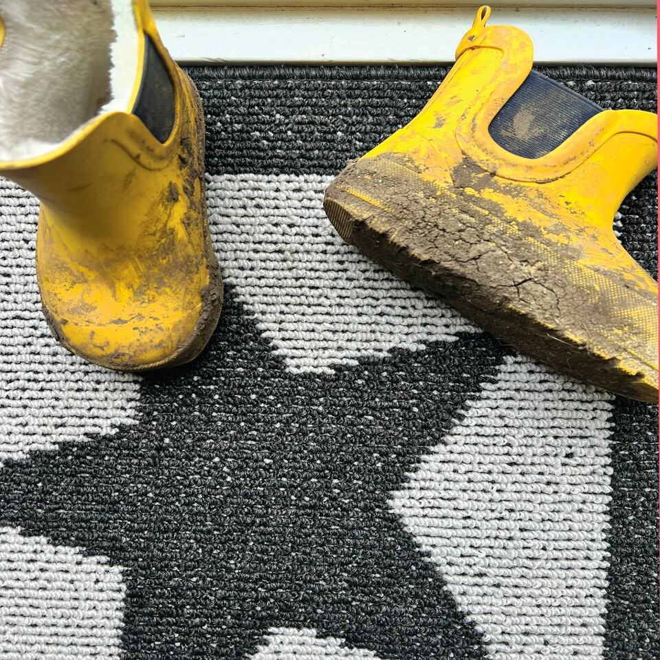 image 1 of My Stain Resistant Mat Star Charcoal 67x150