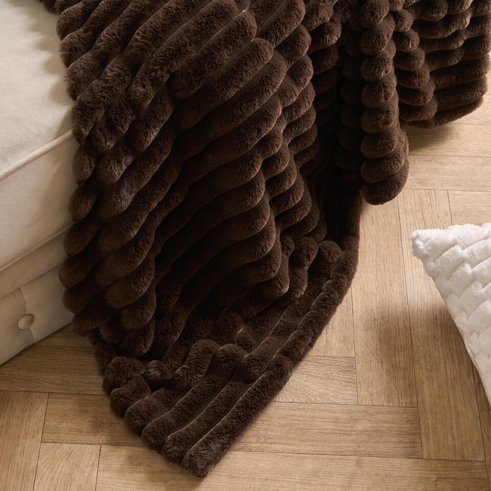 image 1 of OHS Faux Fur Ribbed Fleece Throw Over Bed Blanket Winter Warm Supersoft - 125 x 150cm | Brown | Chocolate
