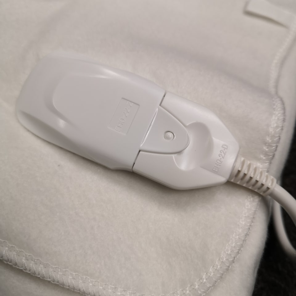 image 1 of 120cm 60W Double White Electric Blanket with Temperature Settings