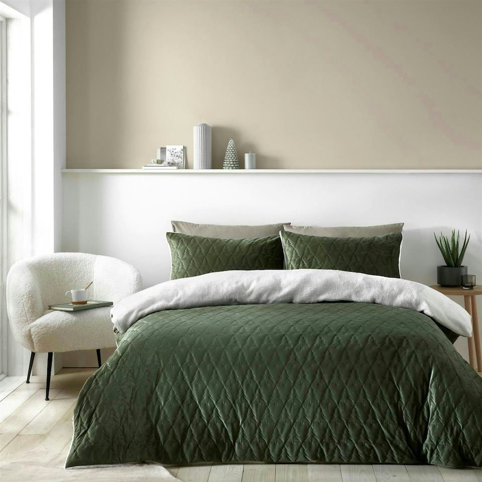 image 1 of Catherine Lansfield Cosy Soft Christmas Tree Green Duvet Cover Set Green | Single