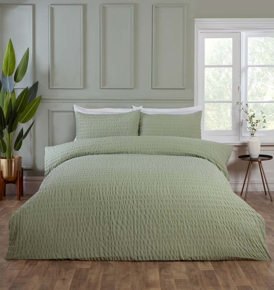 image 1 of Seersucker Polycotton Luxury Duvet Cover Set with Pillowcase | Green | King | 1