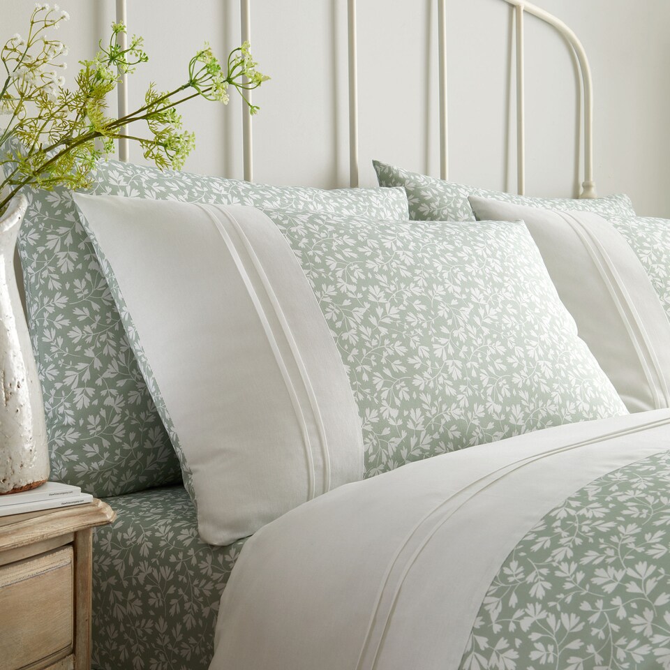 image 1 of D & D Tess Duvet Cover Set Green