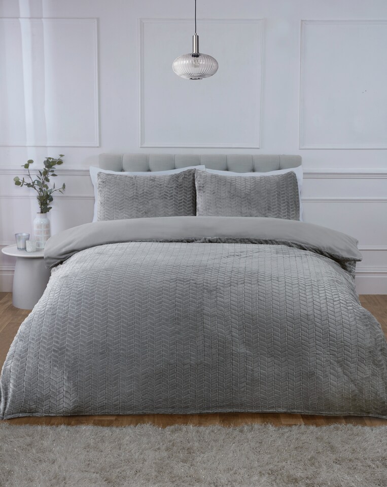 image 1 of Chevron Faux Teddy Polyester Fleece Duvet Cover Set with Pillowcase | Silver | Single