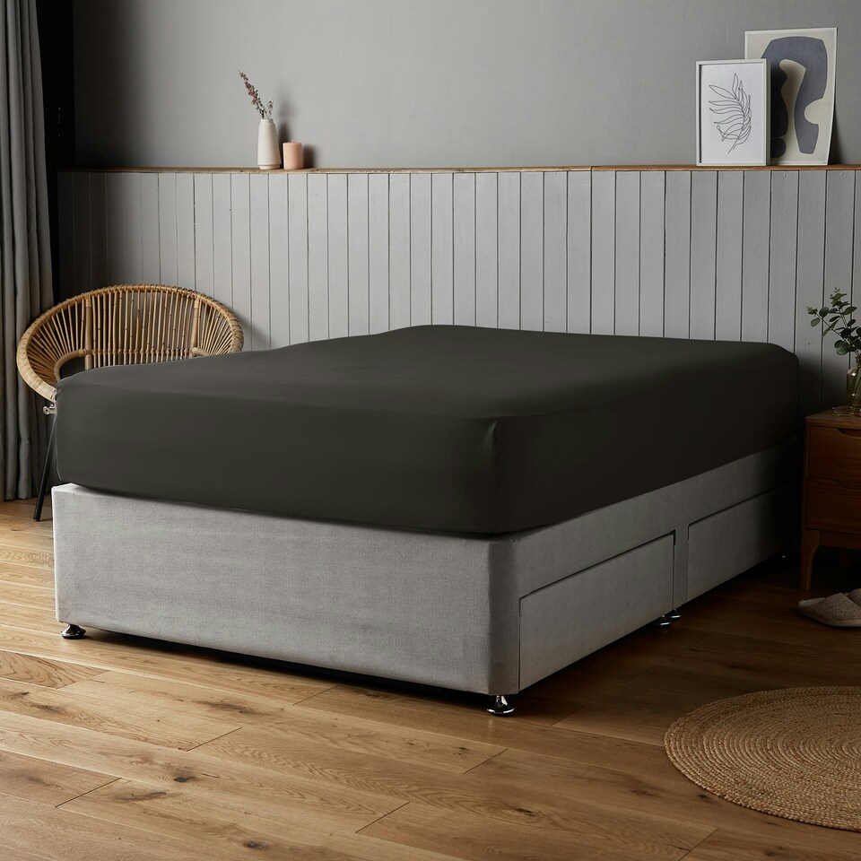 image 1 of Silentnight Supersoft Fitted Sheet Black | King
