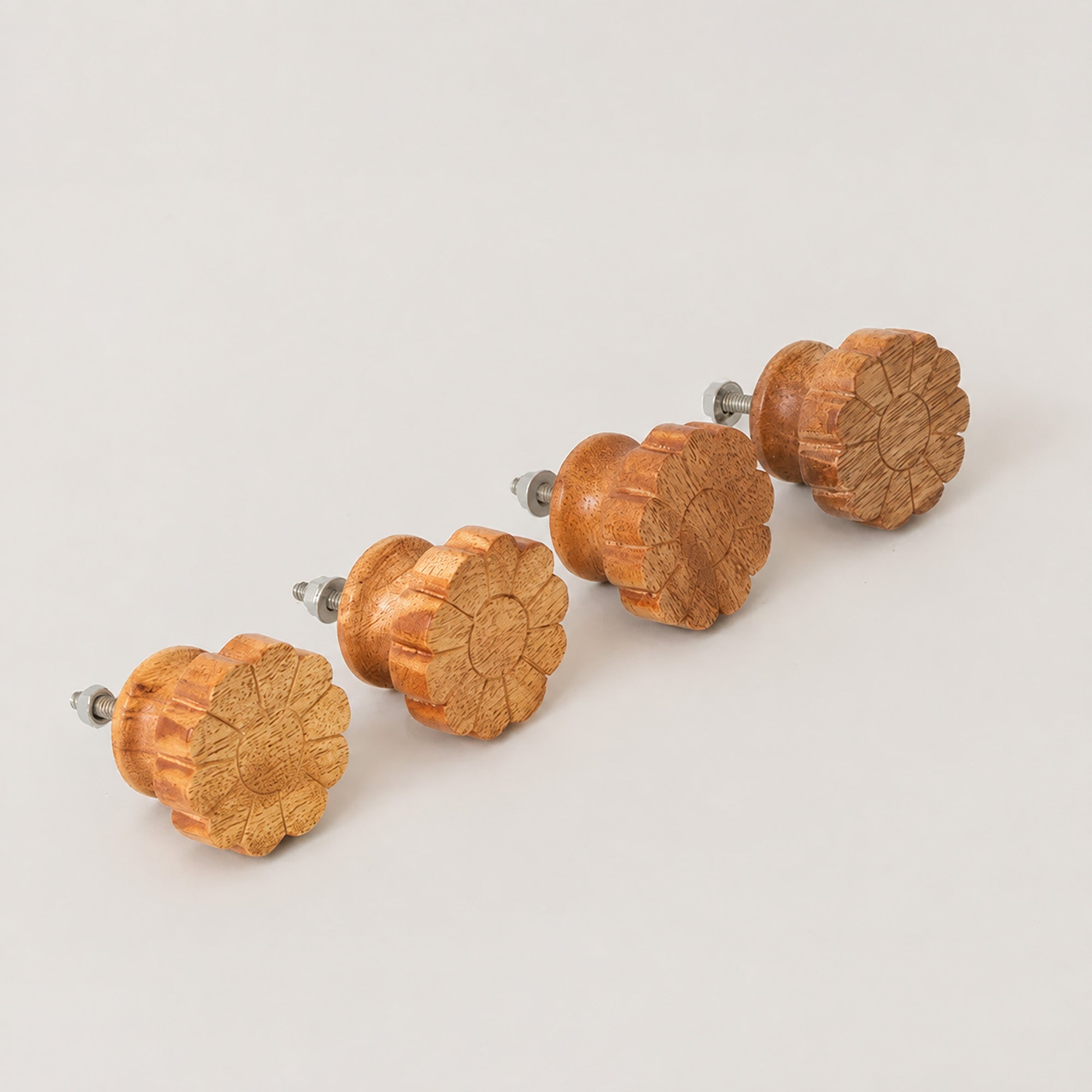 Melody Maison Set Of 4 Rustic Wooden Flower Shaped Drawer Knobs in Brown