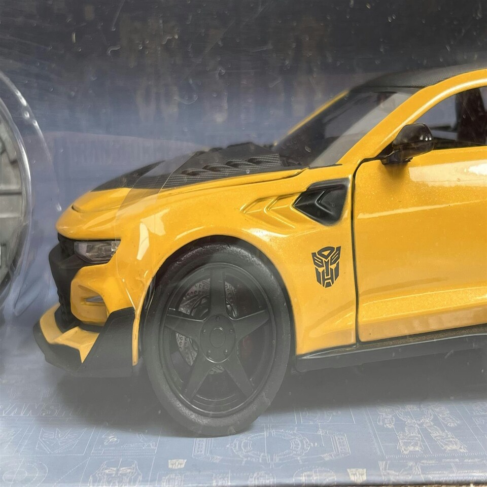 image 1 of Transformers 2016 Chevy Camaro Bumble Bee with Collectible Coin 1:24 Jada 253115002