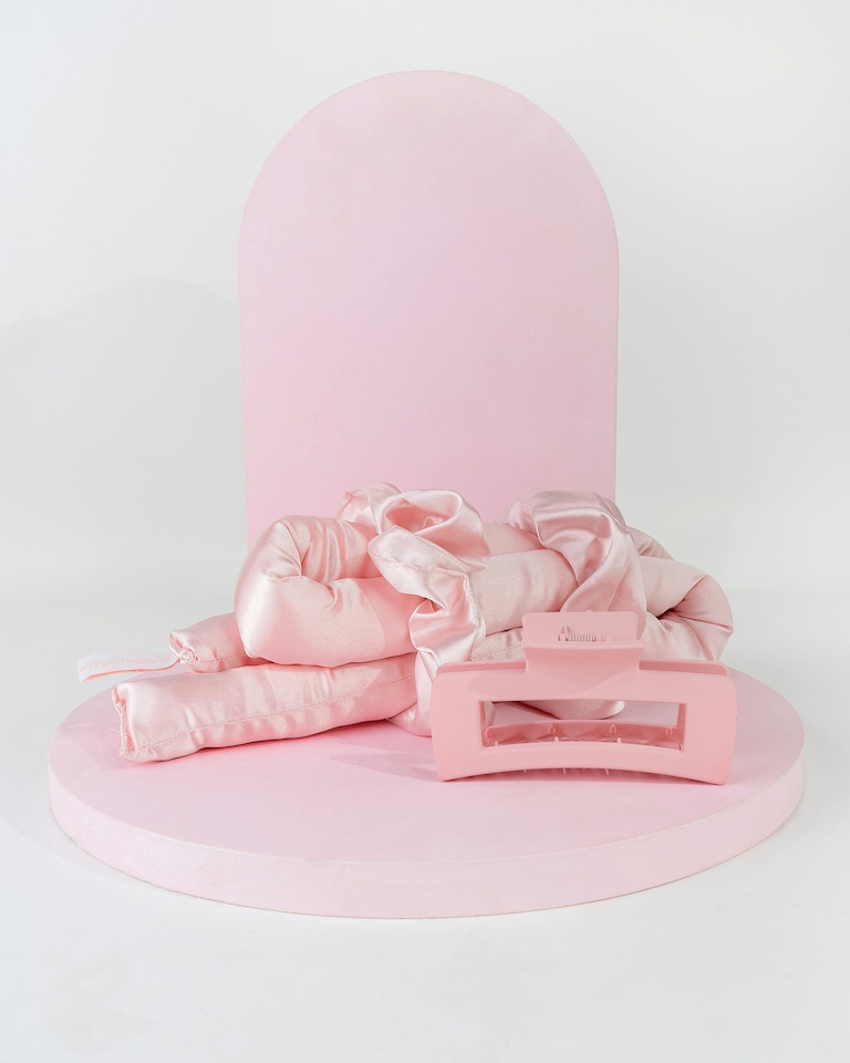 image 1 of Brushworks Heatless Curler