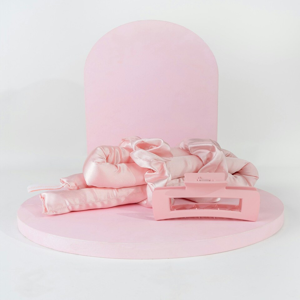 image 1 of Brushworks Heatless Curler