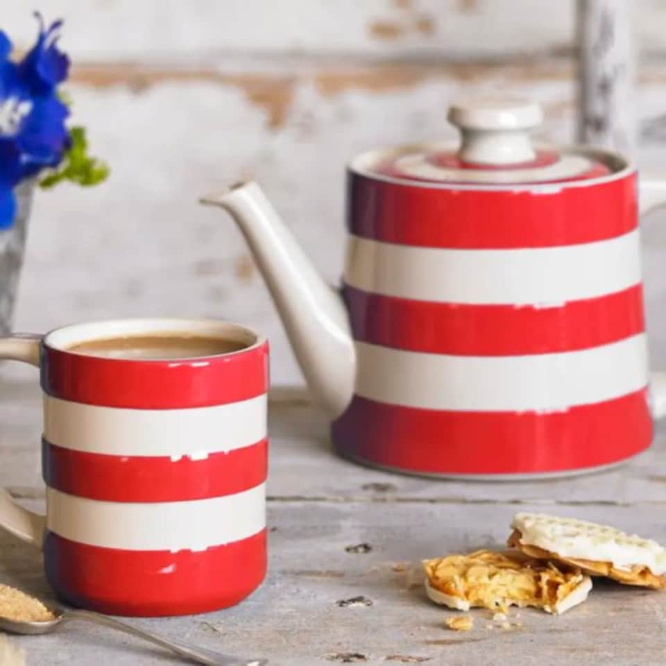 image 1 of Tea Pot: 4 Cup Classic Teapot Cornishware Red