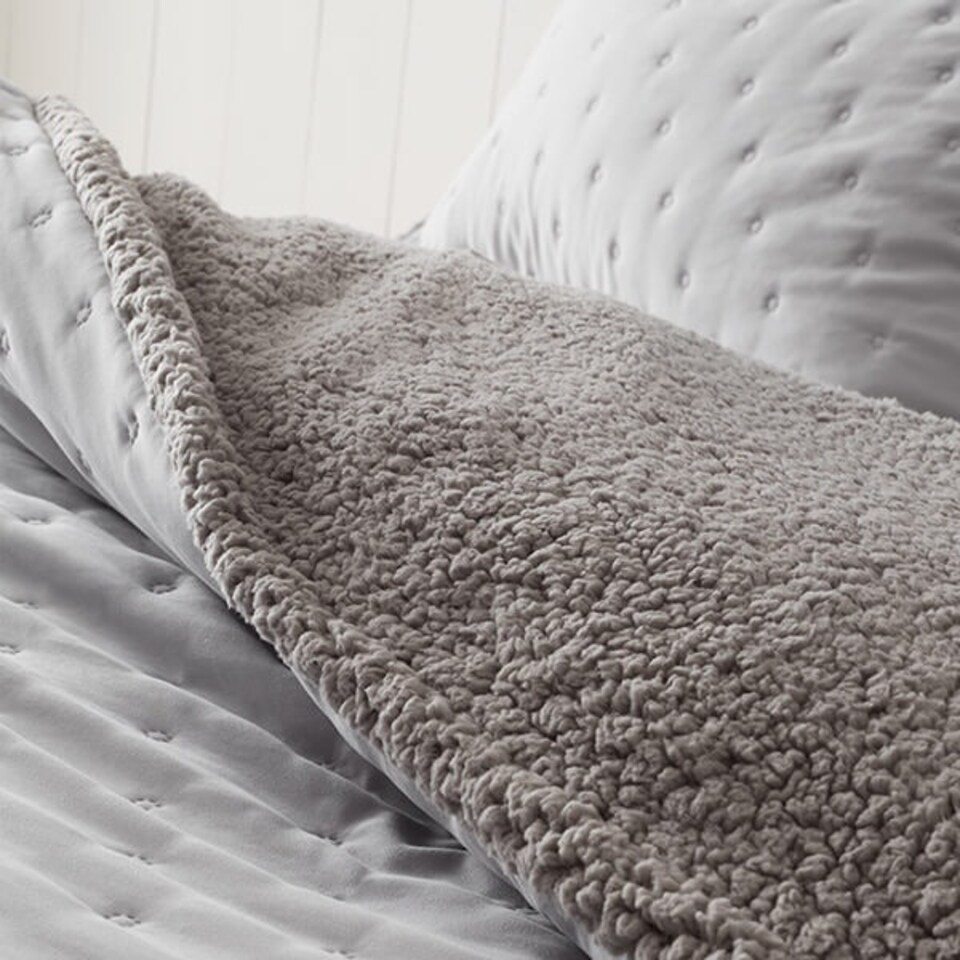 image 1 of Catherine Lansfield Cosy Nori Sherpa King Duvet Set Silver