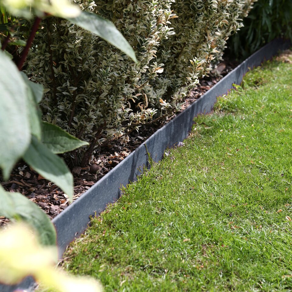 image 1 of Harbour Housewares 5pc Steel Lawn Edging Set - 5m x 8cm - Anthracite