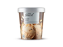 Tesco Finest Mléčný mražený krém arašídový s karamelovou polevou a kousky arašídů 500ml