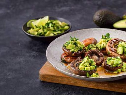 Žampiony s miso marinádou a avokádovou salsou