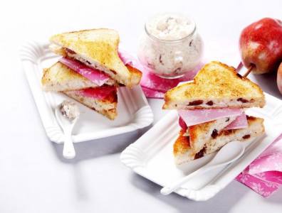 Sladké toasty s hruškami,ořechy a rozinkami – svačina do školy