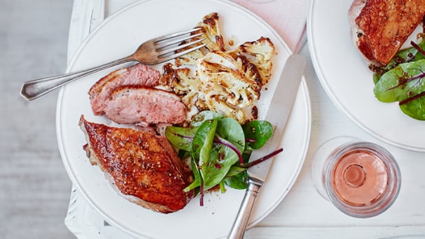 Kacsamell ropogós, ötfűszeres karfiollal