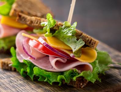 13 ehető ötlet egy pálcán – kreatív nyárs a konyhából