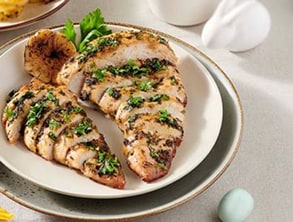 Pulykamell csőben sült burgonyával, zöldfűszerekkel