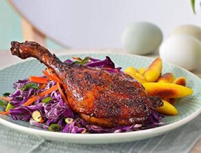 Ropogós kacsamell káposztasalátával és burgonyás nudlival