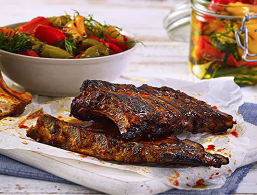 Grillezett, pácolt sertésoldalas sült paprikával