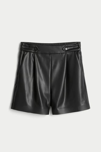 Čierne šortky s elastickým pásom