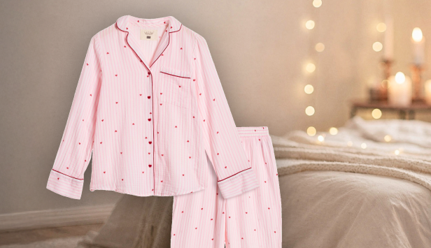 Ružové prúžkované pyžamo so srdiečkami 