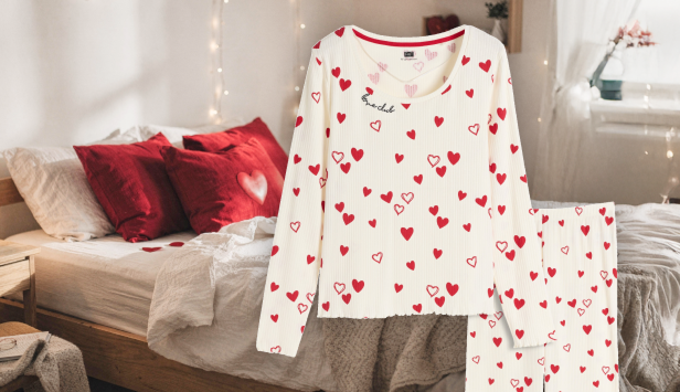 Krémové pyžamo so srdiečkovým motívom