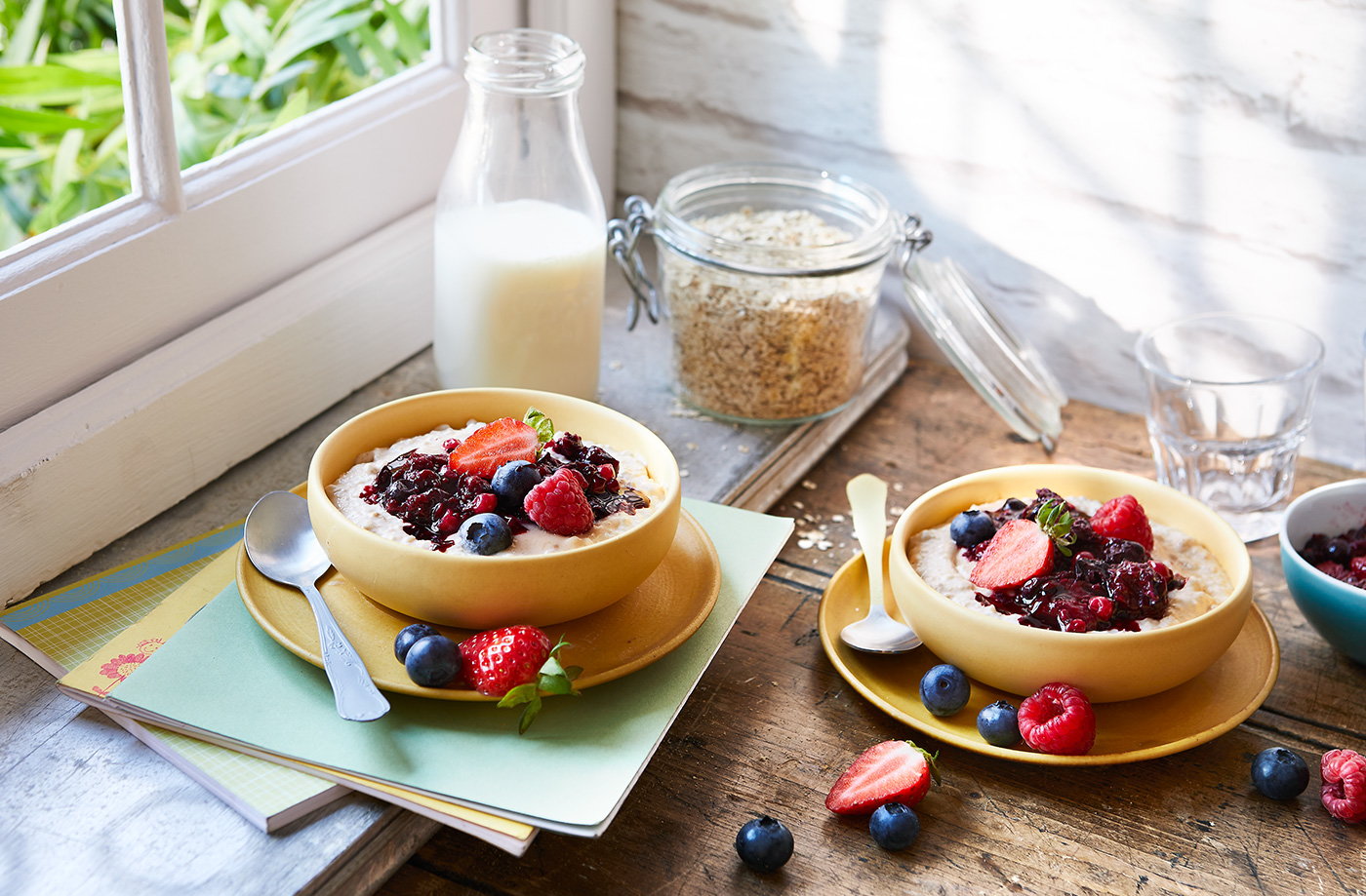 Berry and banana overnight oats