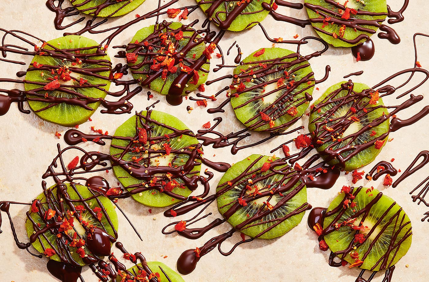 Dark chocolate-drizzled kiwis