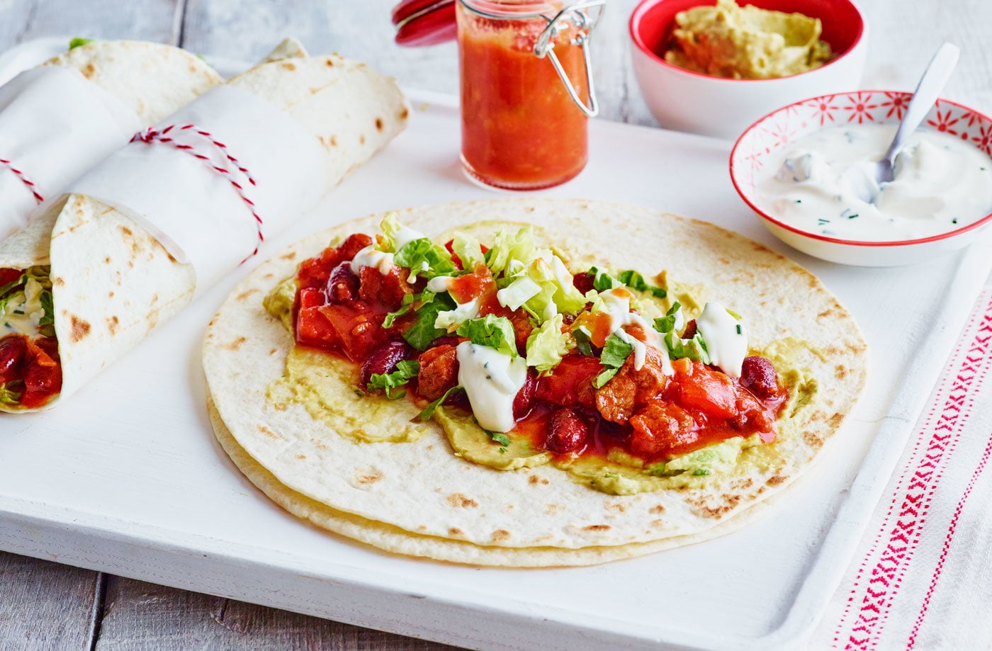 Chunky chilli con carne burritos