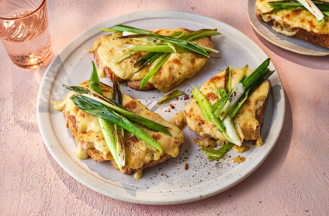 1400x919_Posh-cheese-&-spring-onion-on-toast