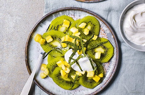 Image of "Kiwi, banana and lime fruit salad"