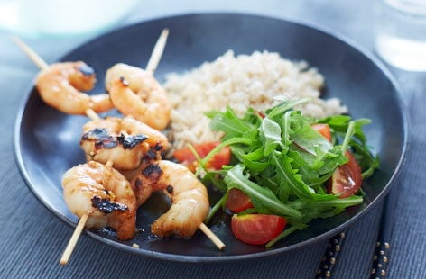 Image of "King prawn skewers with honey and garlic"