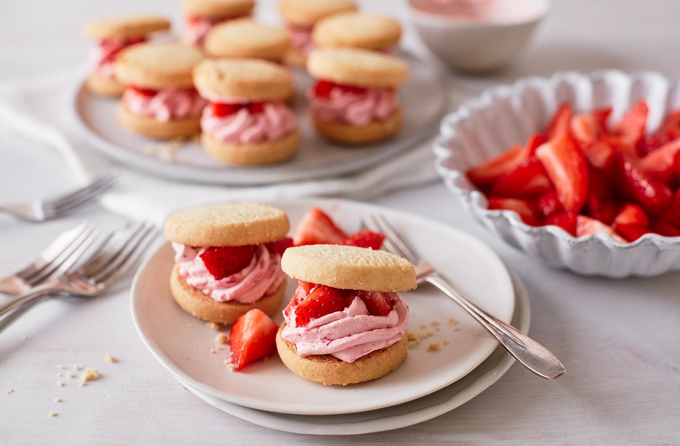 3-ingredient strawberry shortcake sandwiches