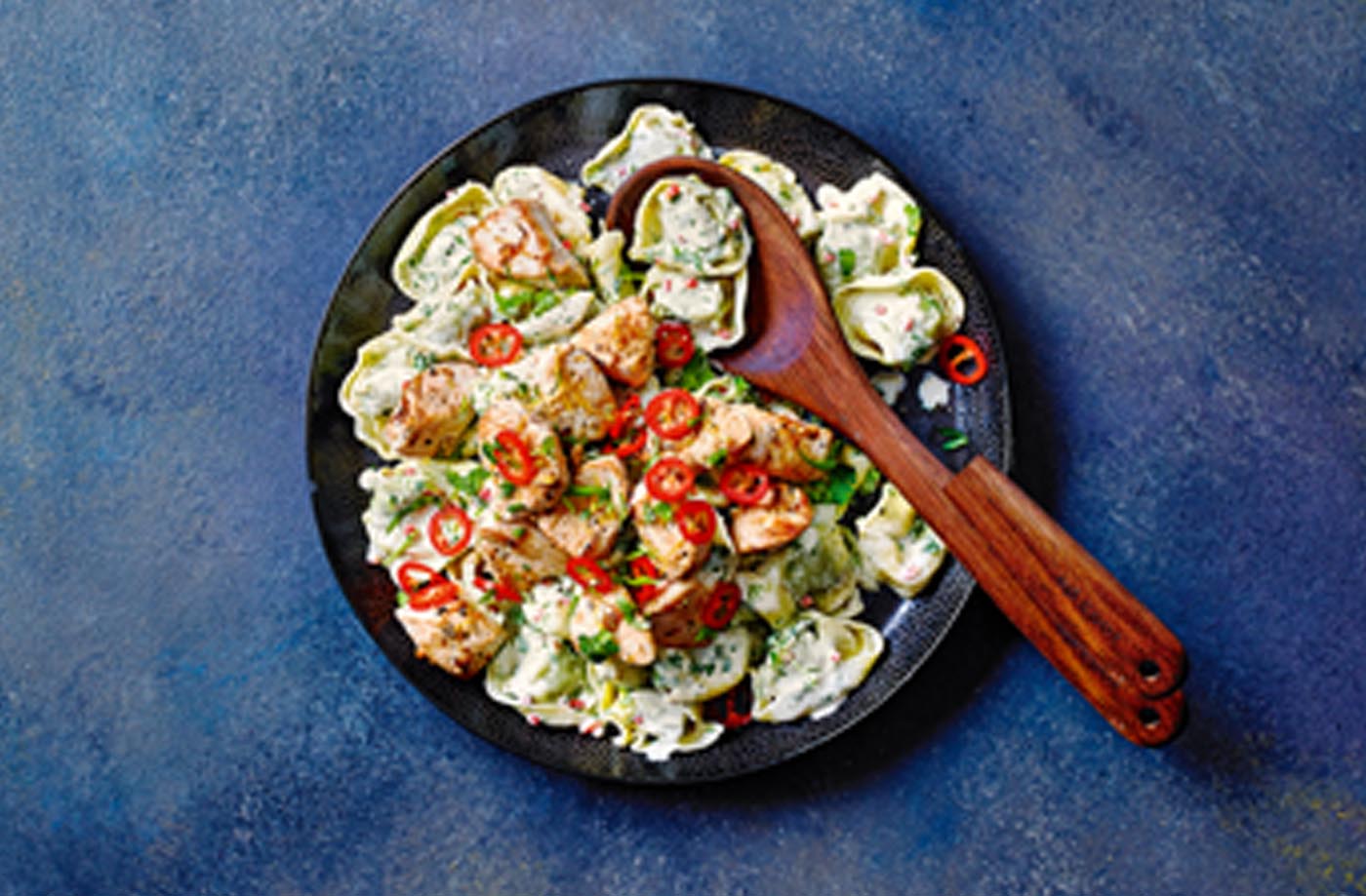 Spinach and ricotta tortelloni with spicy chicken
