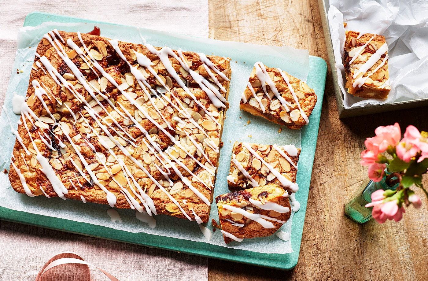 Bakewell blondies