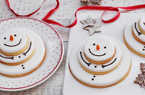 Image of "Stacking snowmen biscuits"