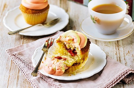 Image of "Strawberry and vanilla cupcakes"