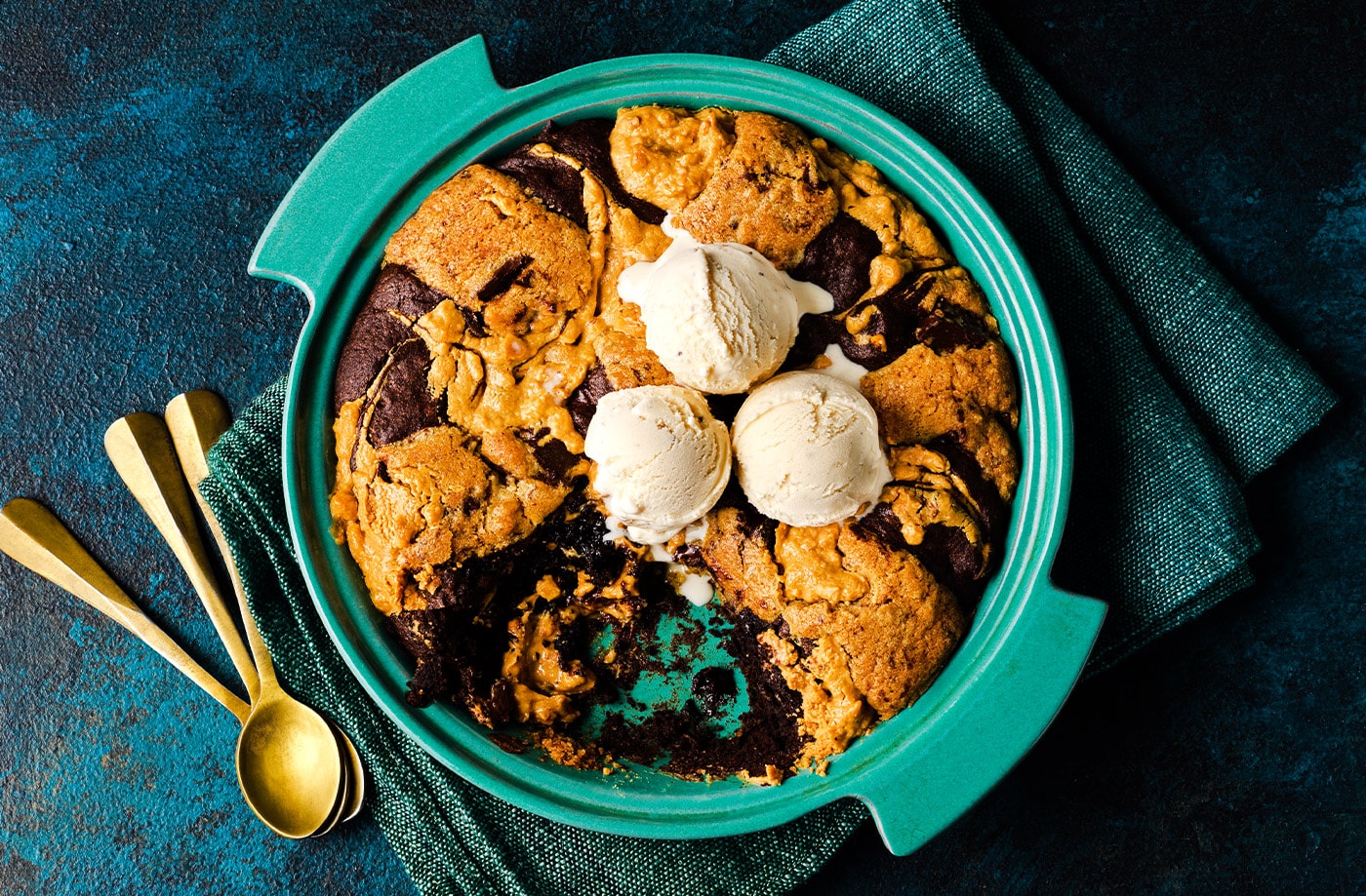 Dark chocolate and peanut butter 'brookie'