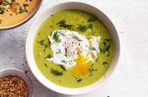 Image of "Pea and lettuce soup with poached eggs"