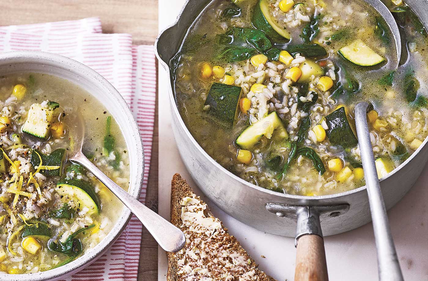 Brown rice and courgette soup