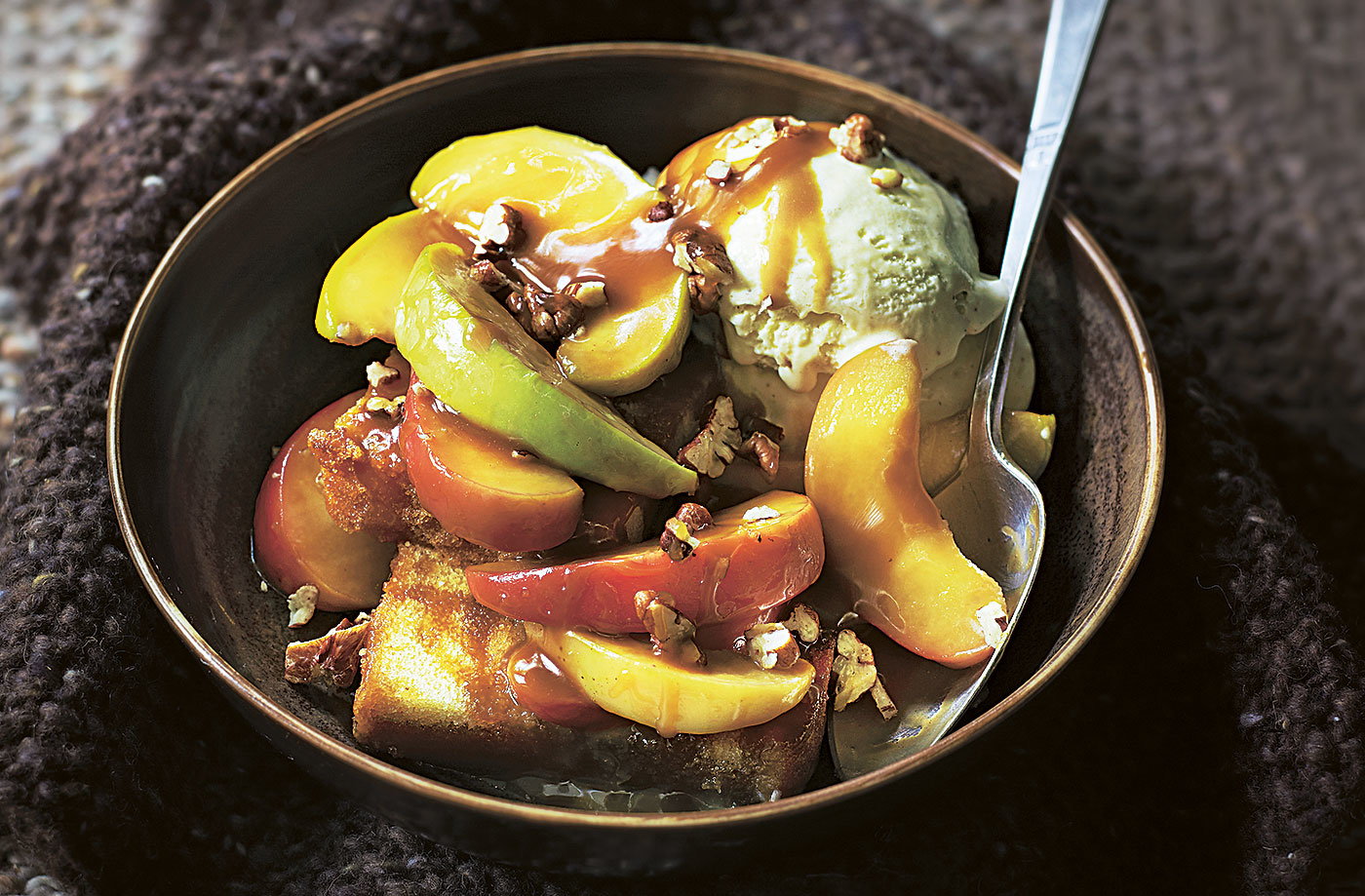 Toffee apple sponge